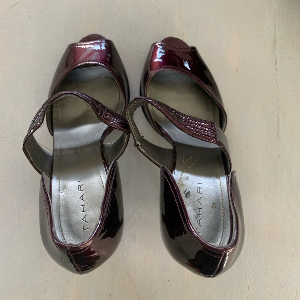 Tahari size 9 heels.